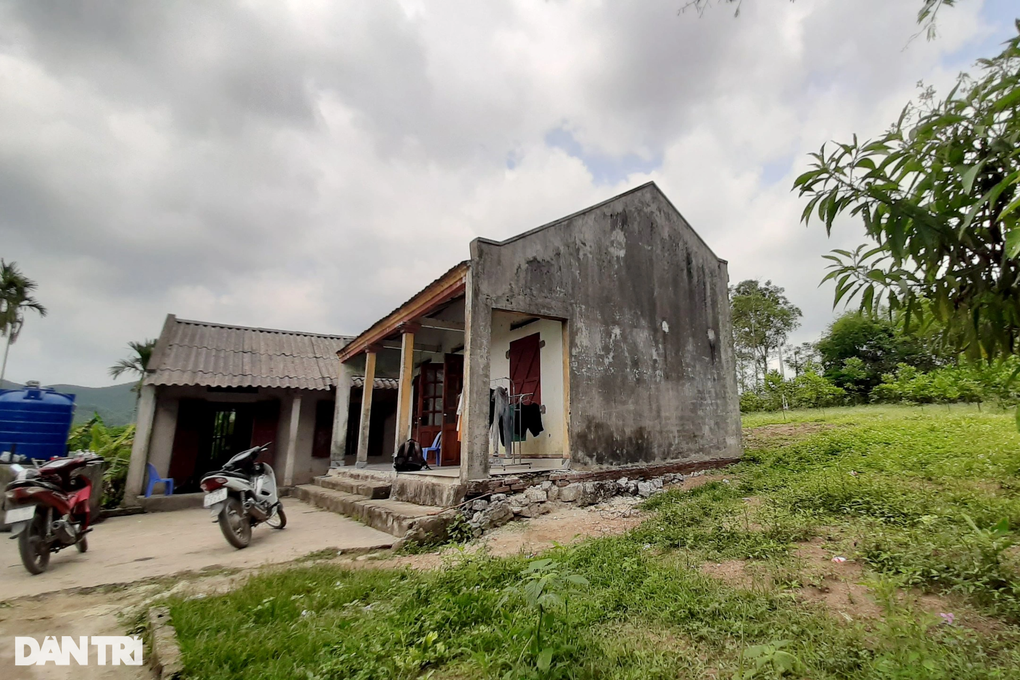 Bố bị tai biến, mẹ mất vì ung thư, chàng trai trẻ lo đàn em phải bỏ học - 1