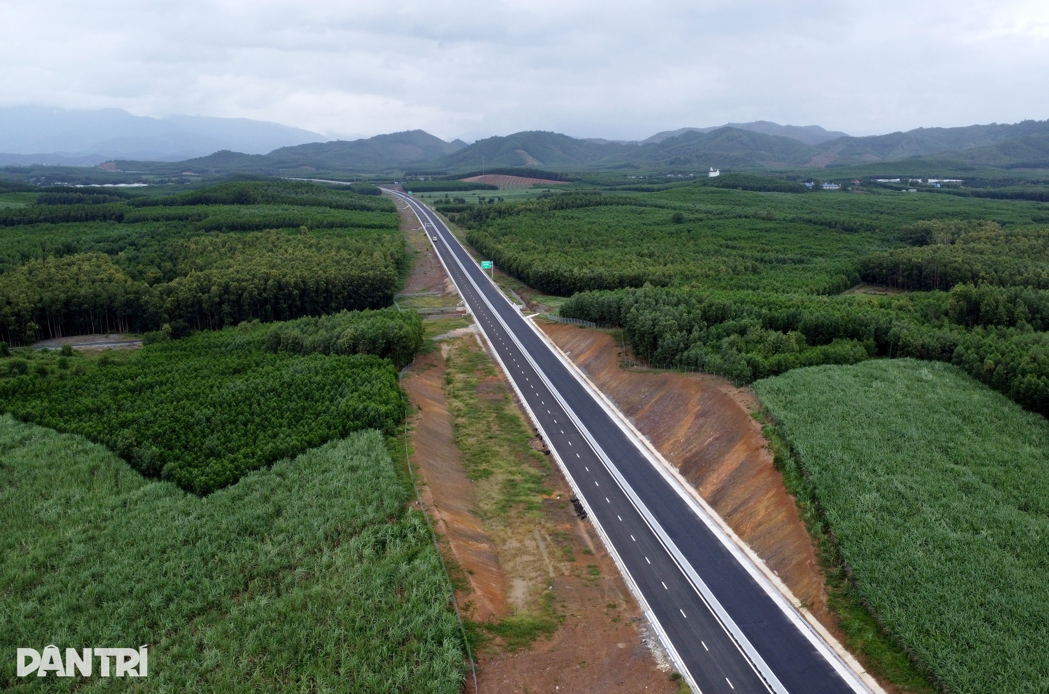 រូបរាងផ្លូវ Van Phong - Nha Trang Expressway - ១ Hình hài cao tốc Vân Phong - Nha Trang - 1