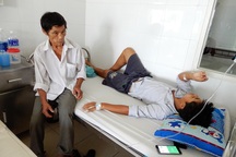 Không có tiền đóng viện phí, ông bố trẻ bị bệnh viêm màng não mủ xin về nhà chết