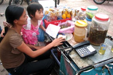 3 mảnh đời HIV “bám” bên quán trà đá 