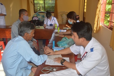 Câu lạc bộ thầy thuốc trẻ hết mình chăm sóc sức khỏe nhân dân