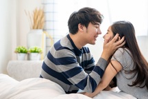 Chồng tôi lén gửi 15 triệu đồng về quê và cuộc gọi bất ngờ của mẹ anh