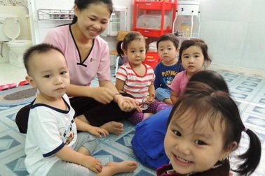 Công nhân nghèo gửi con: Vừa lo vừa túng! 