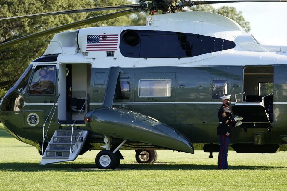 Ông Trump rời Nhà Trắng, tạm chuyển tổng hành dinh đến bệnh viện - 8 Ông Trump rời Nhà Trắng, tạm chuyển tổng hành dinh đến bệnh viện - 8