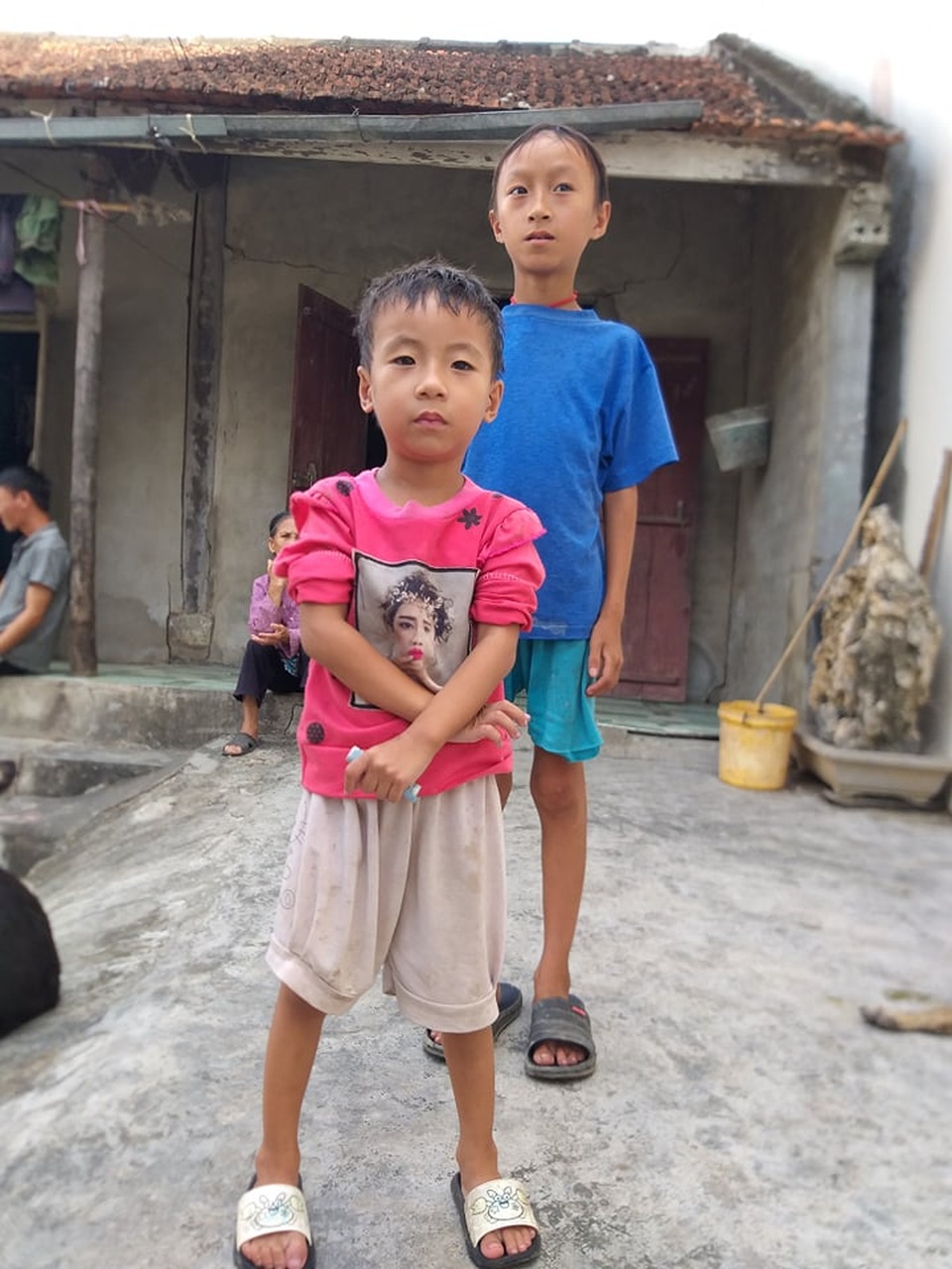 Vợ chồng chị Dậu thời hiện đại bất lực nhìn hai đứa con bị bệnh tim, động kinh - 5 Vợ chồng chị Dậu thời hiện đại bất lực nhìn hai đứa con bị bệnh tim, động kinh - 5