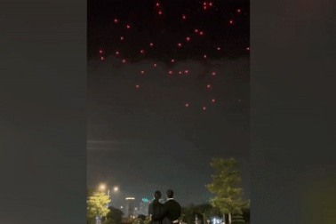 Màn cầu hôn bằng 200 drone giá tiền tỷ, "có một không hai" tại Hà Nội
