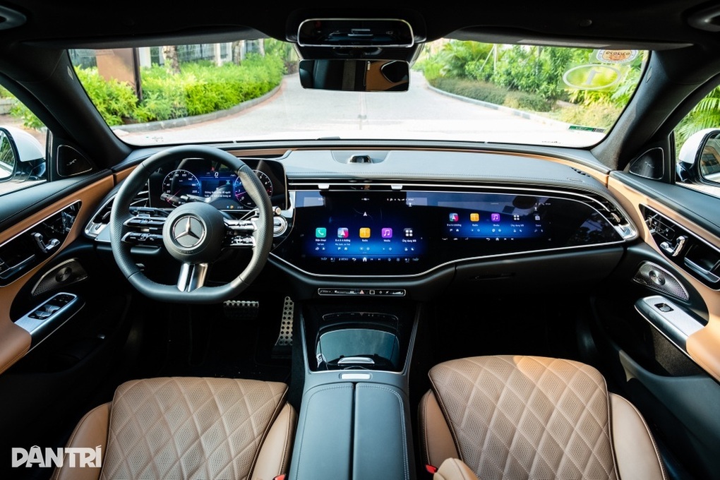 Khách hàng chê màn hình cỡ lớn, Mercedes đưa nút bấm trở lại - 2 Khách hàng chê màn hình cỡ lớn, Mercedes đưa nút bấm trở lại - 2
