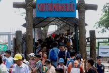 Thảo Cầm Viên Sài Gòn đông nghịt người dịp Giỗ Tổ Hùng Vương