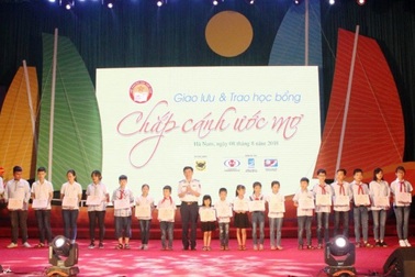 Hà Nam: Trao học bổng “Chắp cánh ước mơ” năm 2018 tổng trị giá gần 2 tỷ đồng