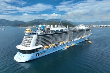 Du thuyền lớn nhất Châu Á đến Nha Trang