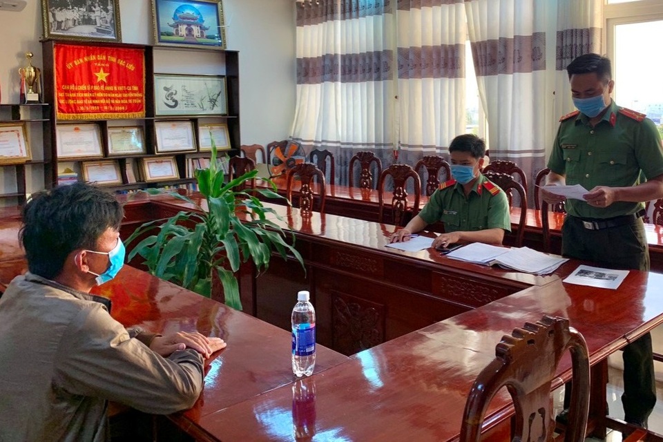Bị phạt vì bình luận xúc phạm CSGT trên mạng xã hội facebook - 1 Bị phạt vì bình luận xúc phạm CSGT trên mạng xã hội facebook - 1