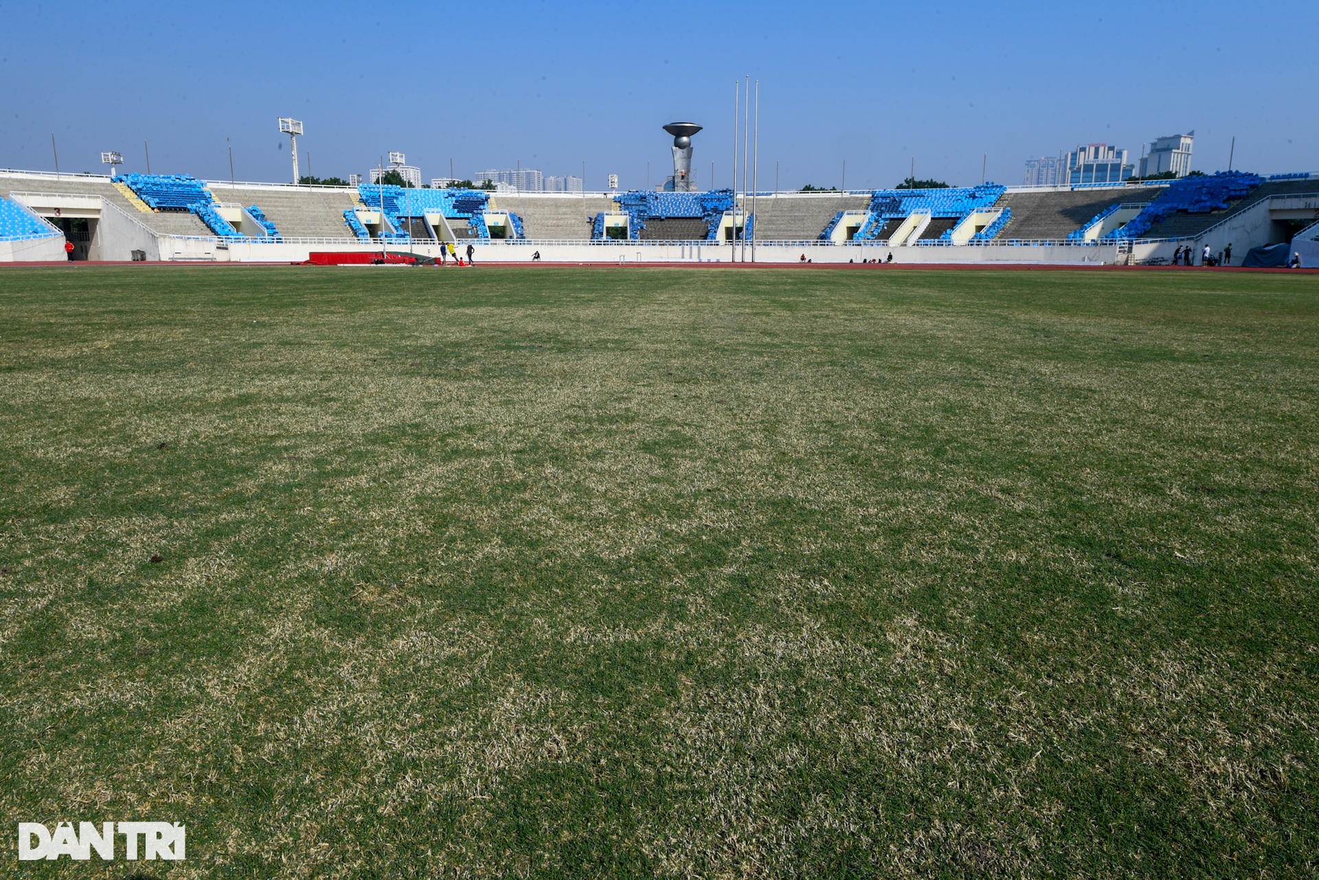 Sân Mỹ Đình ngổn ngang công trình sau khi tháo dỡ 40.000 ghế ngồi khán đài - 14