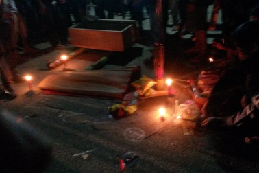 Bé gái 3 tuổi ngồi sau xe ông nội tử vong dưới bánh xe buýt