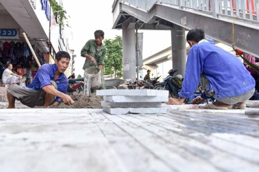 Hà Nội lát vỉa hè bằng đá truyền thống tuổi thọ 70 năm
