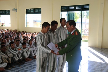 Gần 500 phạm nhân được tha tù, giảm án dịp 30/4