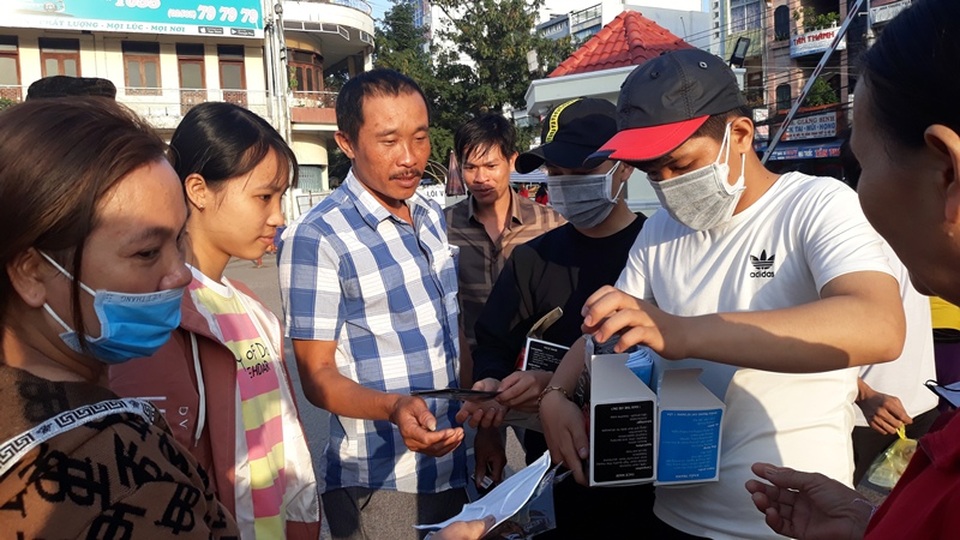 Ngăn virus corona, nhiều địa phương giám sát 14 ngày với người trở về từ Trung Quốc - 4 Ngăn virus corona, nhiều địa phương giám sát 14 ngày với người trở về từ Trung Quốc - 4