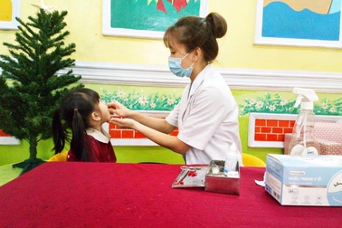 Nhiều trẻ nghi bị ngộ độc, mẫu lưu thực phẩm mất niêm phong