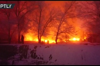 Ngôi làng Kyrgyzstan cháy rụi sau vụ máy bay lao vào nhà dân