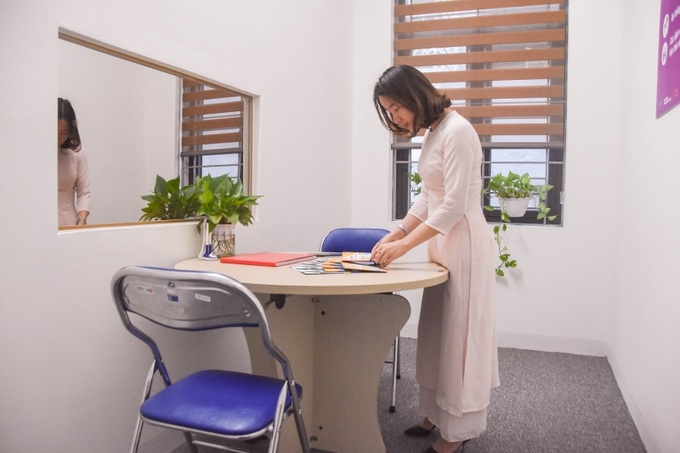 Nhân viên công tác xã hội trực làm việc 24/7 tại Ngôi nhà Ánh Dương.