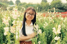 Nữ chủ nhiệm CLB sinh viên H'Mông mở lớp dạy tiếng Anh miễn phí