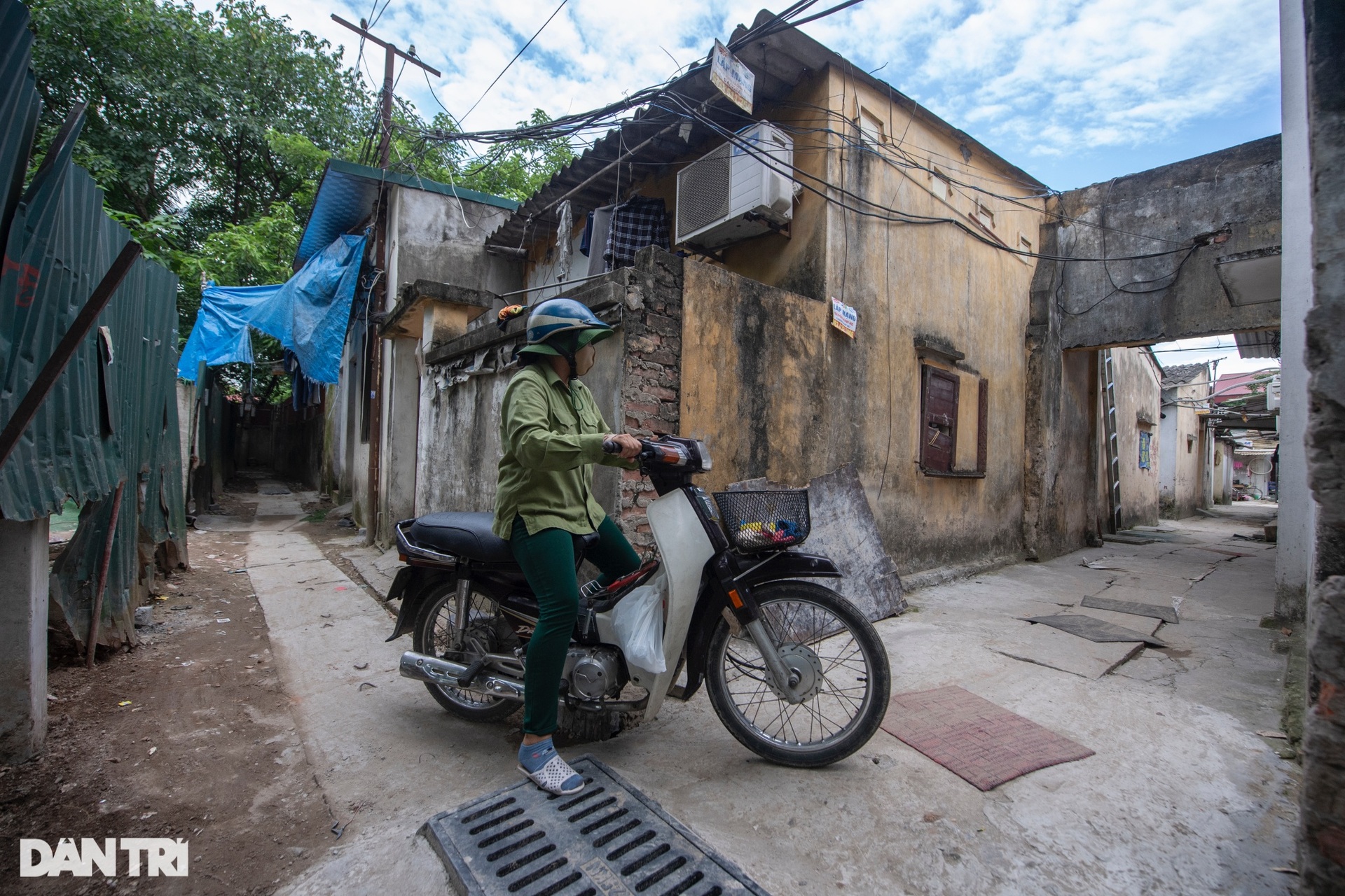 Cuộc sống bên trong những khu nhà trọ giá rẻ giữa Thủ đô - 12 Cuộc sống bên trong những khu nhà trọ giá rẻ giữa Thủ đô - 12