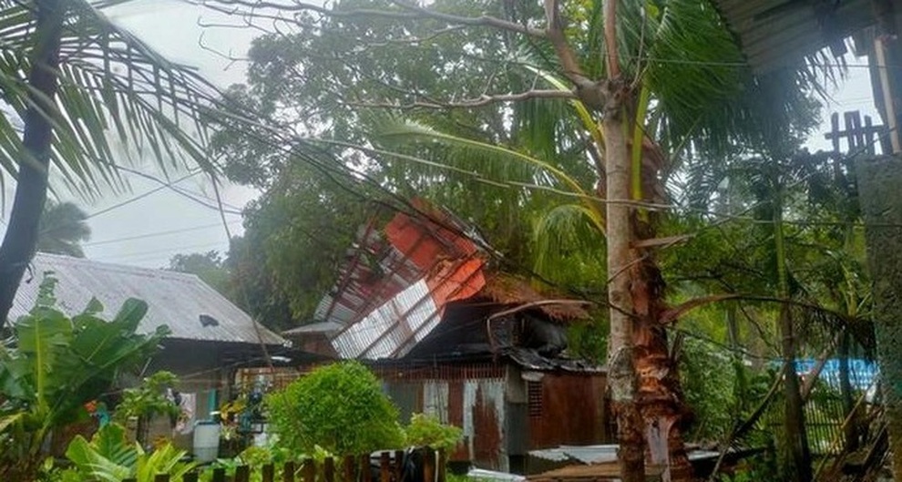 Bão Conson quần thảo Philippines, chuẩn bị đổ vào Biển Đông - 1 Bão Conson quần thảo Philippines, chuẩn bị đổ vào Biển Đông - 1