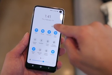 Smartphone cỡ nhỏ tốt nhất: Galaxy S10e