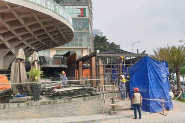 Đà Nẵng cưỡng chế tháo dỡ nhà hàng xây dựng trái phép gần cầu Sông Hàn