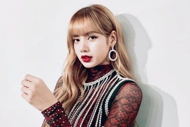 Hé lộ danh tính cô gái đẹp nhất thế giới năm 2021