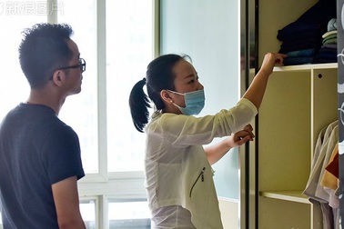 Cô gái 9x kiếm 33 triệu trong 2 ngày nhờ... gấp quần áo thuê