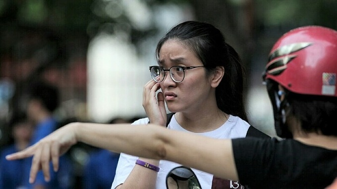 Không ít học sinh bày tỏ băn khoăn khi các trường đại học đang có xu hướng cắt giảm các chỉ tiêu xét tuyển bằng điểm thi tốt nghiệp THPT, thay vào đó là các chỉ tiêu xét tuyển thẳng và xét tuyển kết hợp.
