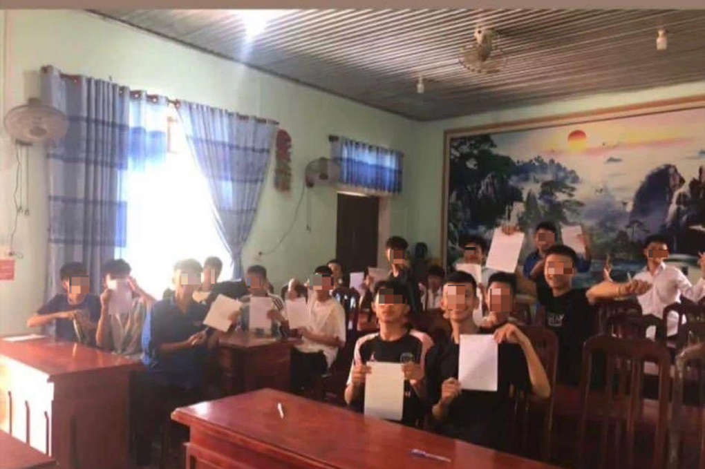 Nam sinh lỡ kỳ thi vào lớp 10 vì bị đánh hội đồng: Em bị đánh suốt 4 năm - 2 Nam sinh lỡ kỳ thi vào lớp 10 vì bị đánh hội đồng: Em bị đánh suốt 4 năm - 2