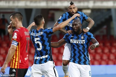 Lukaku tỏa sáng rực rỡ, Inter tiếp tục tạo nên cơn mưa bàn thắng