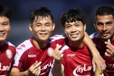 Công Phượng tỏa sáng, CLB TPHCM vươn lên thứ 3 bảng xếp hạng V-League
