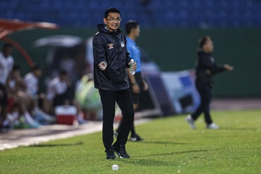 HLV Kiatisuk lý giải nguyên nhân Hoàng Anh Gia Lai dứt điểm kém