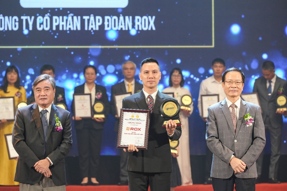 ROX Group được vinh danh Top 20 nhãn hiệu nổi tiếng Việt Nam 2024 - 1 ROX Group được vinh danh Top 20 nhãn hiệu nổi tiếng Việt Nam 2024 - 1