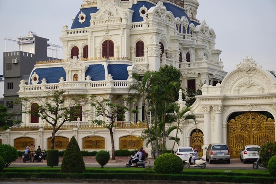 Liên quan vụ đại gia Phát dầu, nguyên Trưởng chi cục thuế bị bắt - 2 Liên quan vụ đại gia Phát dầu, nguyên Trưởng chi cục thuế bị bắt - 2
