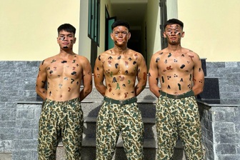 Thủ khoa đặc công nước kể 24 giờ thả trôi trên biển, vừa bơi vừa ăn cháo