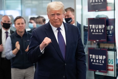 Ông Trump cân nhắc mua lại hãng truyền thông để "đấu" với Fox News