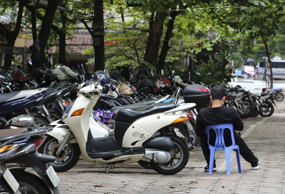 Hàng loạt quán ăn, quán cà phê đông khách trở lại: Ít người đeo khẩu trang - 2 Hàng loạt quán ăn, quán cà phê đông khách trở lại: Ít người đeo khẩu trang - 2