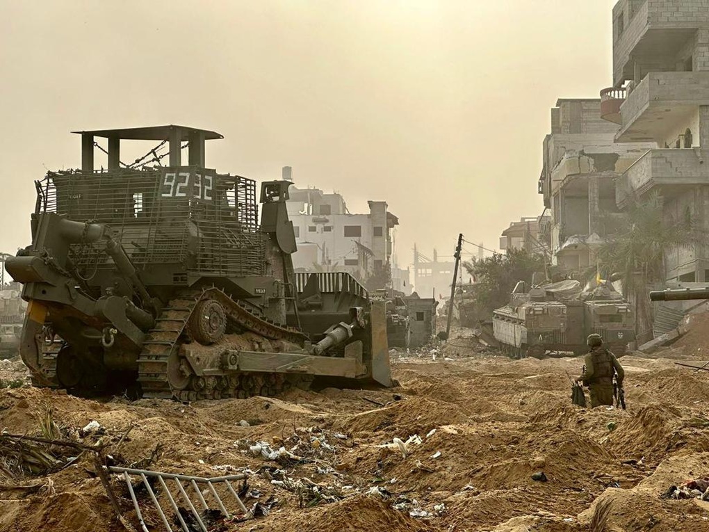 Israel bao vây Gaza từ nhiều hướng, đánh sập đường hầm của Hamas - 2 Israel bao vây Gaza từ nhiều hướng, đánh sập đường hầm của Hamas - 2