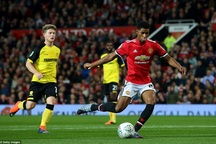Man Utd 4-1 Burton Albion: Rashford lập cú đúp