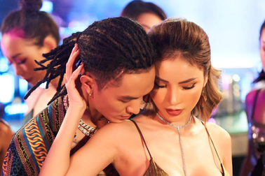 Hàng loạt MV bị chỉ trích dung tục "bốc hơi" trong đêm, Bộ Văn hóa nói gì?