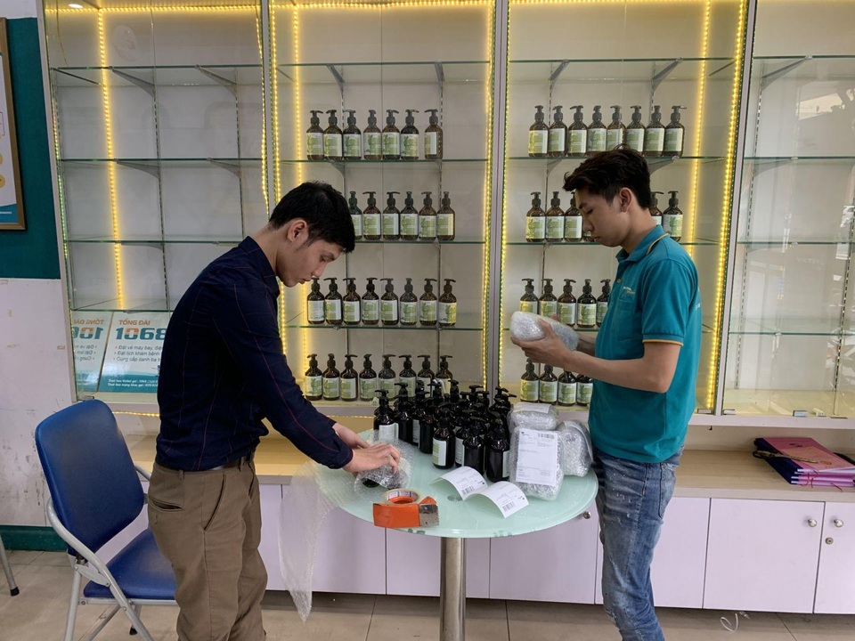 Doanh nghiệp bán 70.000 chai nước rửa tay khô kháng khuẩn không lợi nhuận - 2 Doanh nghiệp bán 70.000 chai nước rửa tay khô kháng khuẩn không lợi nhuận - 2