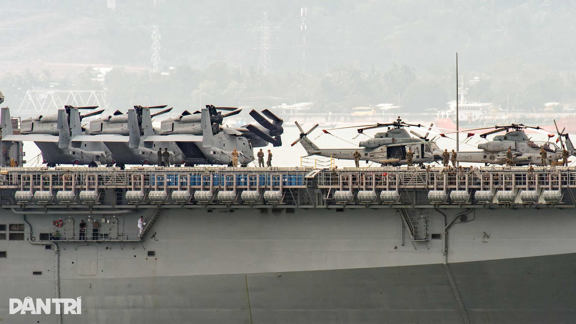 Ngắm siêu máy bay F-35B và dàn trực thăng trên tàu USS Tripoli thăm Đà Nẵng - 5 Ngắm siêu máy bay F-35B và dàn trực thăng trên tàu USS Tripoli thăm Đà Nẵng - 5