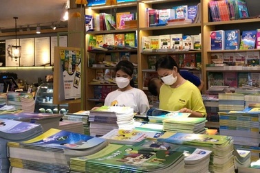 "Khối nghỉ hè" phụ bán sách: Cười ngất với đủ chuyện đầy kịch tính