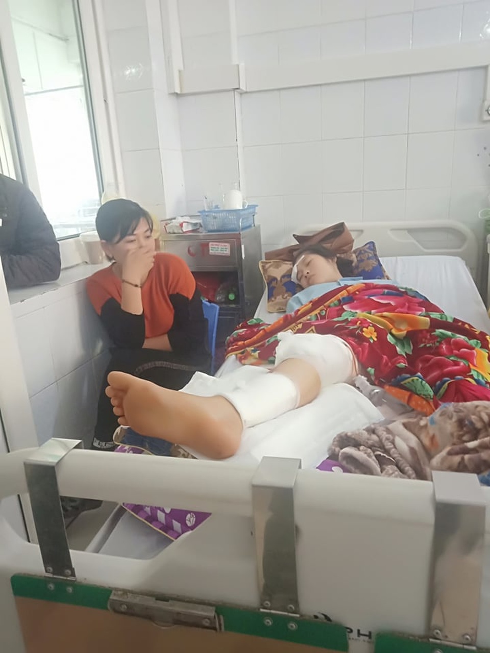 Chủ tịch xã lái ô tô gây tai nạn cho học sinh rồi bỏ chạy? - 1 Chủ tịch xã lái ô tô gây tai nạn cho học sinh rồi bỏ chạy? - 1