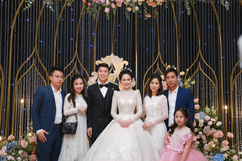 Đám cưới Duy Mạnh - Quỳnh Anh: Cô dâu, chú rể bật khóc vì xúc động - 16 Đám cưới Duy Mạnh - Quỳnh Anh: Cô dâu, chú rể bật khóc vì xúc động - 16