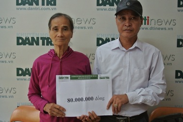 Bạn đọc Dân trí trao tặng 80 triệu đồng đến hai bé Thiện, Trí không có bố, mẹ bị tâm thần