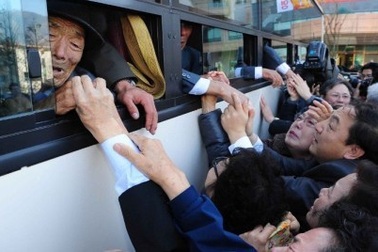 Hai miền Triều Tiên nhất trí đoàn tụ các gia đình ly tán